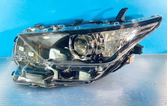 Toyota Auris E180 Headlight/headlamp 8117002K30 90078096