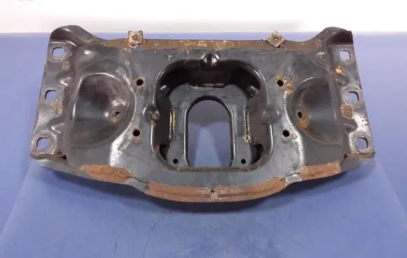 Engine mount vacuum valve
