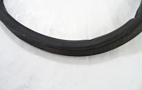 Peugeot 3008 I Front door rubber seal 
