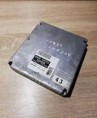 Toyota Avensis Verso Engine control unit/module ECU 8966144300 1758005122