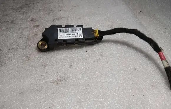 Mercedes-Benz C W203 Airbag deployment crash/impact sensor 0018209126 100841002