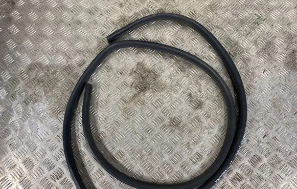 Mitsubishi Outlander Rear door rubber seal (on body) OUTL19GUMADPG