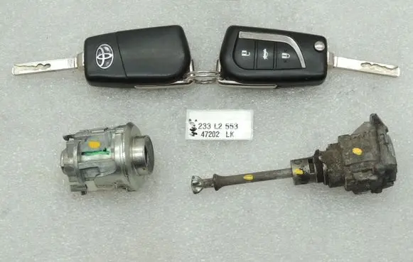 Toyota Avensis T270 Ignition lock 6900505210