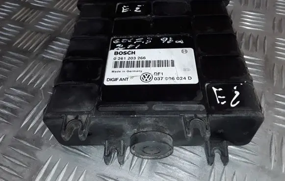 Volkswagen Golf III Engine control unit/module 0261203266 037906024D