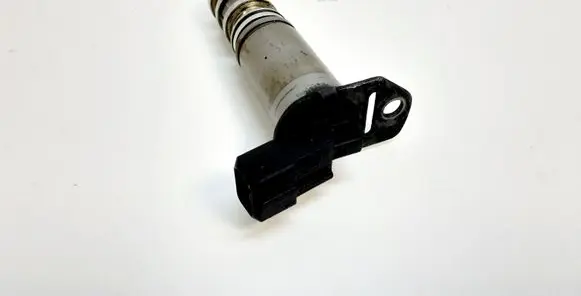 BMW 3 E90 E91 Camshaft vanos timing valve 7584115