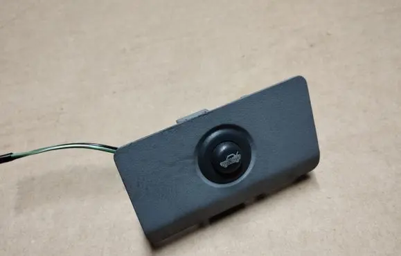 Chrysler Sebring (JS) Tailgate opening switch 04760847AC