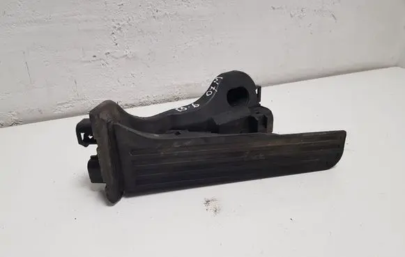 Volkswagen PASSAT B6 Accelerator throttle pedal 1K1721503L 6PV00860000