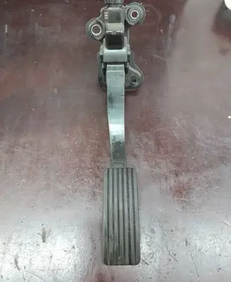Chrysler Sebring (JS) Accelerator throttle pedal 04891585AB