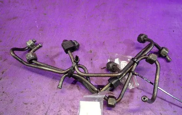 Volkswagen Transporter - Caravelle T4 Fuel injector supply line/pipe 