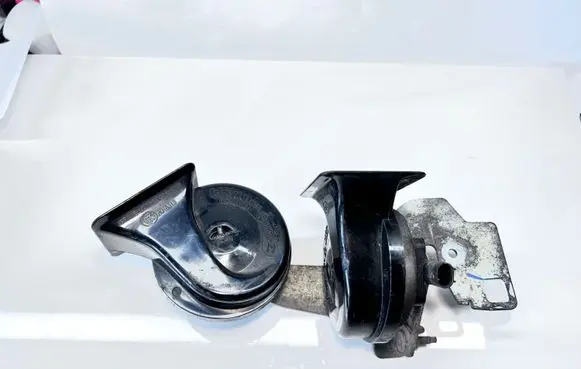 BMW 5 E60 E61 Horn signal 6935709