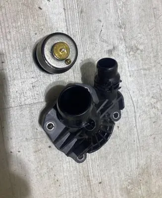 BMW X1 F48 F49 Thermostat housing 4.116830.0