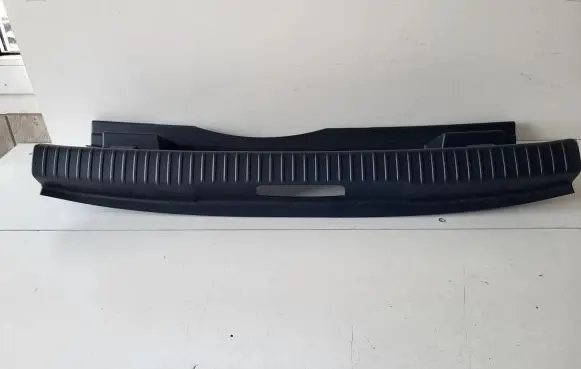 Opel Mokka B Tailgate/boot lid lock trim 9820801377