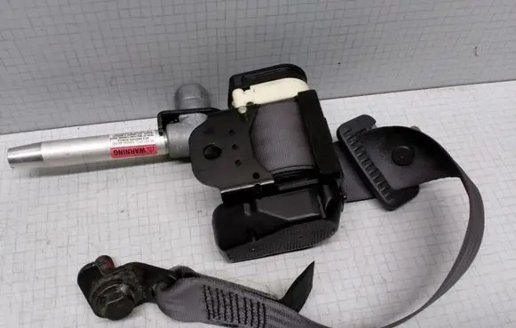 Volvo S60 Middle seatbelt (rear) 39969465 570521400
