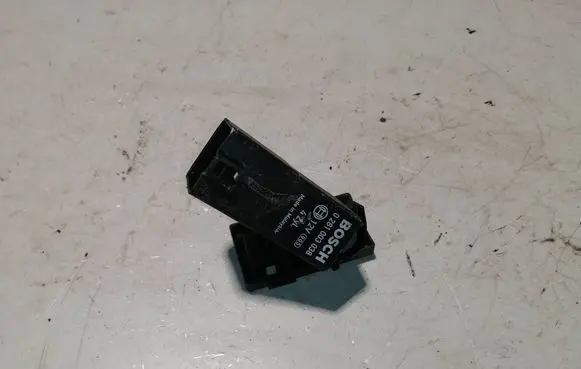 Volkswagen PASSAT B6 Glow plug pre-heat relay 038907281D 0281003038
