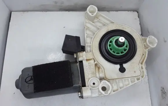 Mercedes-Benz CLA C117 X117 W117 Front door window regulator motor A55383110 0536010604