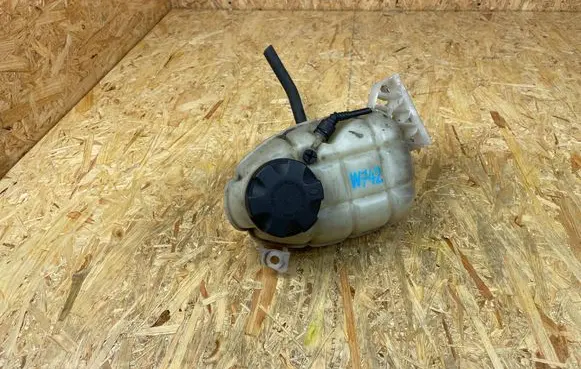 BMW 3 F30 F35 F31 Coolant expansion tank/reservoir 7609468