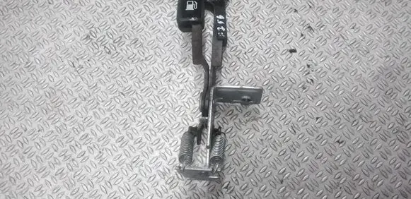 Engine bonnet (hood) release handle