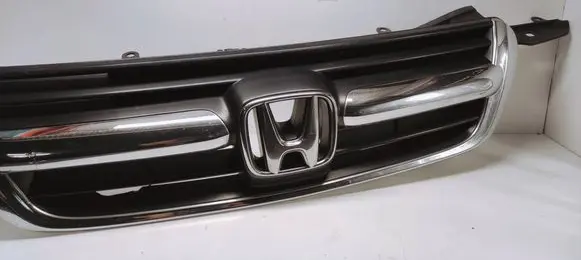Front bumper upper radiator grill