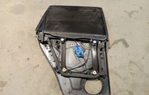 Porsche Cayenne (9PA) Rear door window/glass frame 7L5839730