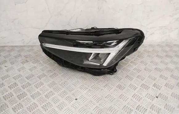 Volvo XC40 Headlight/headlamp 32338908