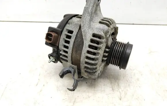 Toyota RAV 4 (XA30) Generator/alternator 270600V010 TN1042102341