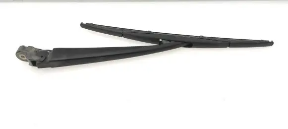 Rear wiper blade arm