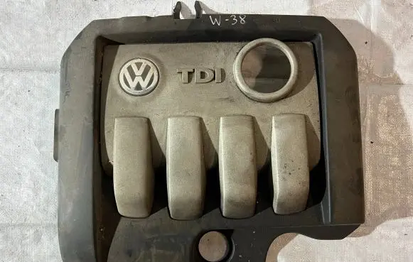 Volkswagen Touran I Engine cover (trim) 03G103925BR 03G103925BH 03G103925BJ