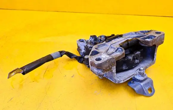 Mercedes-Benz A W177 Engine mount bracket A2472400017