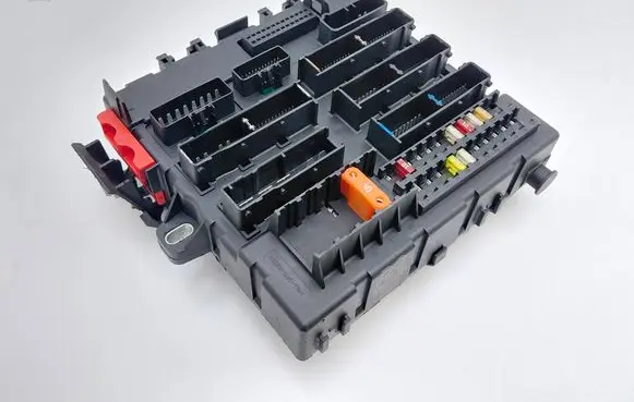 Opel Vectra C Fuse module 13170894 13170894DC 519045108