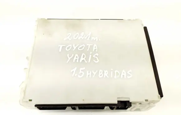 Toyota Yaris XP210 Fuse module 89221K0020 82730K0080