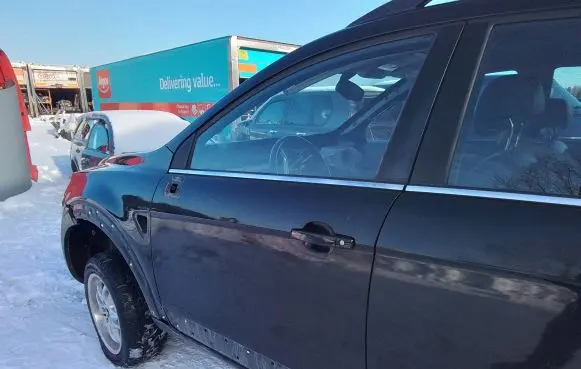 Chevrolet Captiva Front door