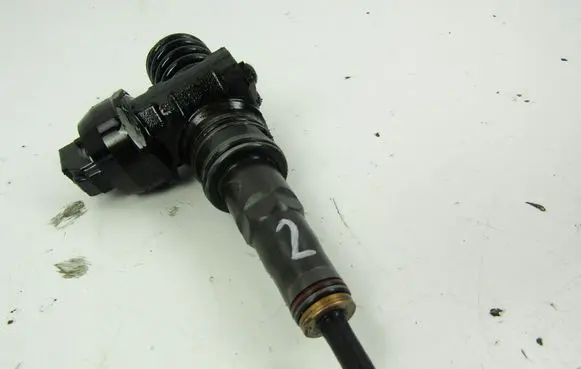 Volkswagen Golf IV Fuel injector 038130073AJ