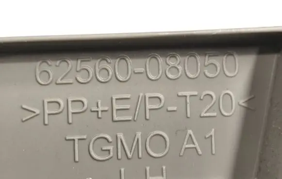 Toyota Sienna XL30 III (B) pillar trim (top) 6241108050