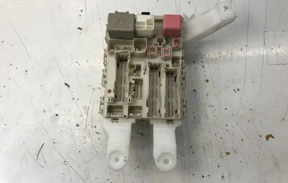Toyota Auris 150 Fuse box set 8273002500 8198046010