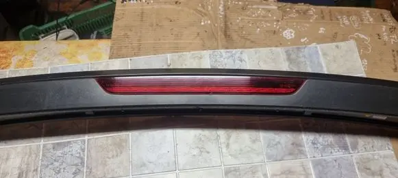 Tailgate/trunk spoiler