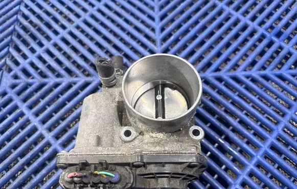 Toyota Auris E180 Throttle valve 220300T110 01627 3E10