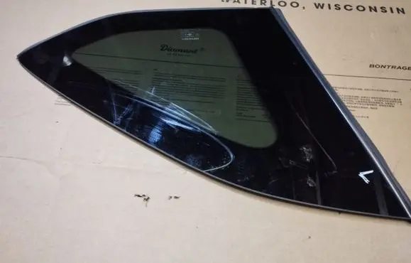Honda FR-V Rear side window