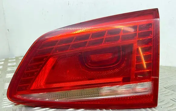 Volkswagen PASSAT B7 Tailgate rear/tail lights