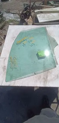 Mercedes-Benz A W169 Front door window glass four-door 