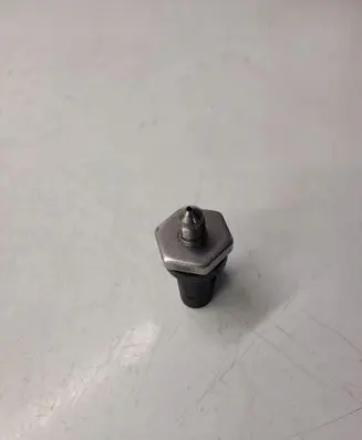 Audi A4 S4 B6 8E 8H Fuel pressure regulator 06H906051F