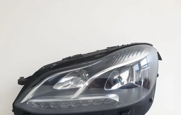 Mercedes-Benz E W212 Headlight/headlamp 18299501