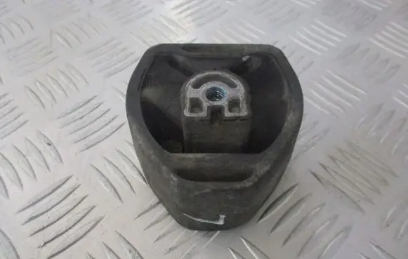 Audi A4 S4 B5 8D Gearbox mounting bracket