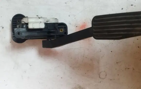 Volvo V70 Accelerator throttle pedal 30683516 6PV00853712