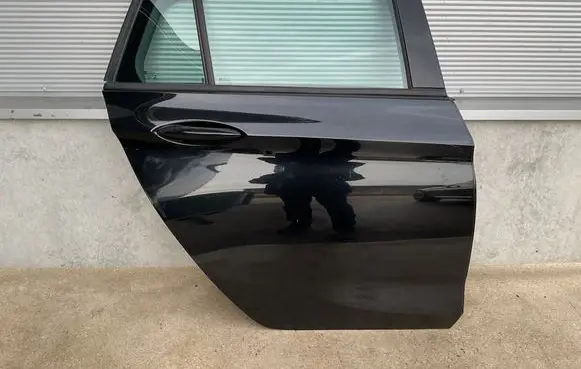Opel Astra K Rear door