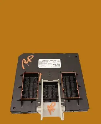 Volkswagen PASSAT B8 Central body control module 5Q0937086AH
