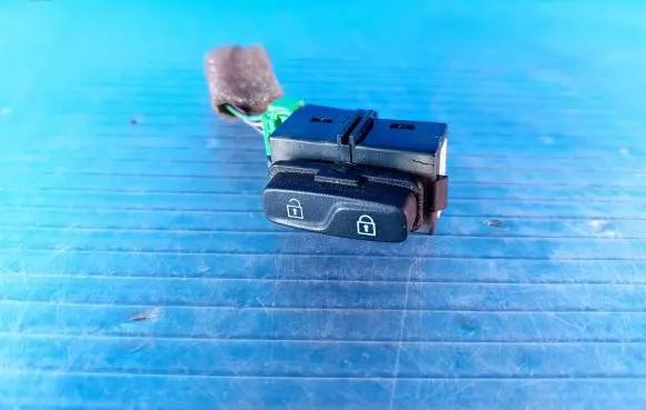 Volvo V70 Central locking switch button 31272014 10W093