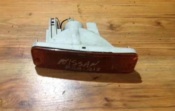 Nissan Prairie Front indicator light