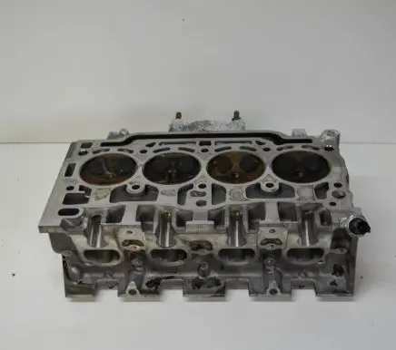 Volkswagen Jetta VII Engine head 04E103404AE 04E061F