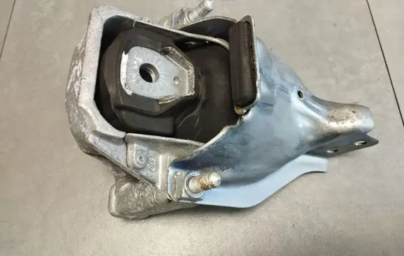 Audi A5 Sportback 8TA Engine mount bracket 8R0199381AN