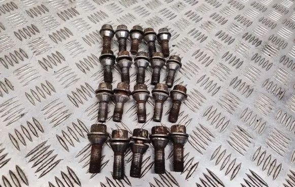 Volvo XC60 Nuts/bolts 